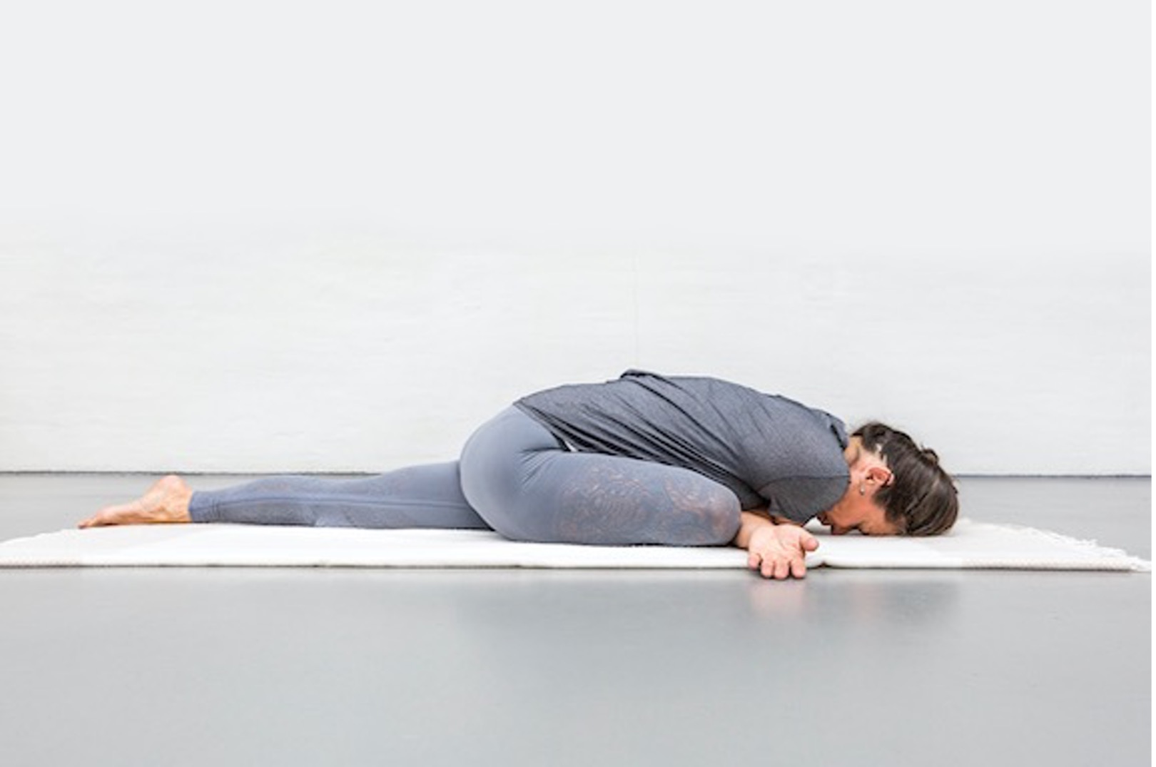 Yoga-grijs.jpg